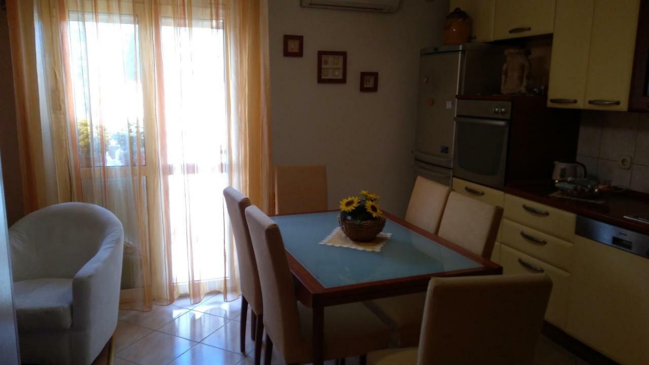 Apartment Tatjana Vis Bagian luar foto