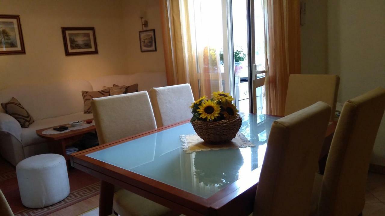 Apartment Tatjana Vis Bagian luar foto