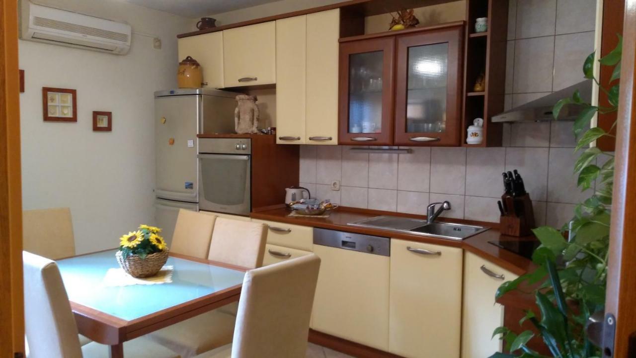 Apartment Tatjana Vis Bagian luar foto