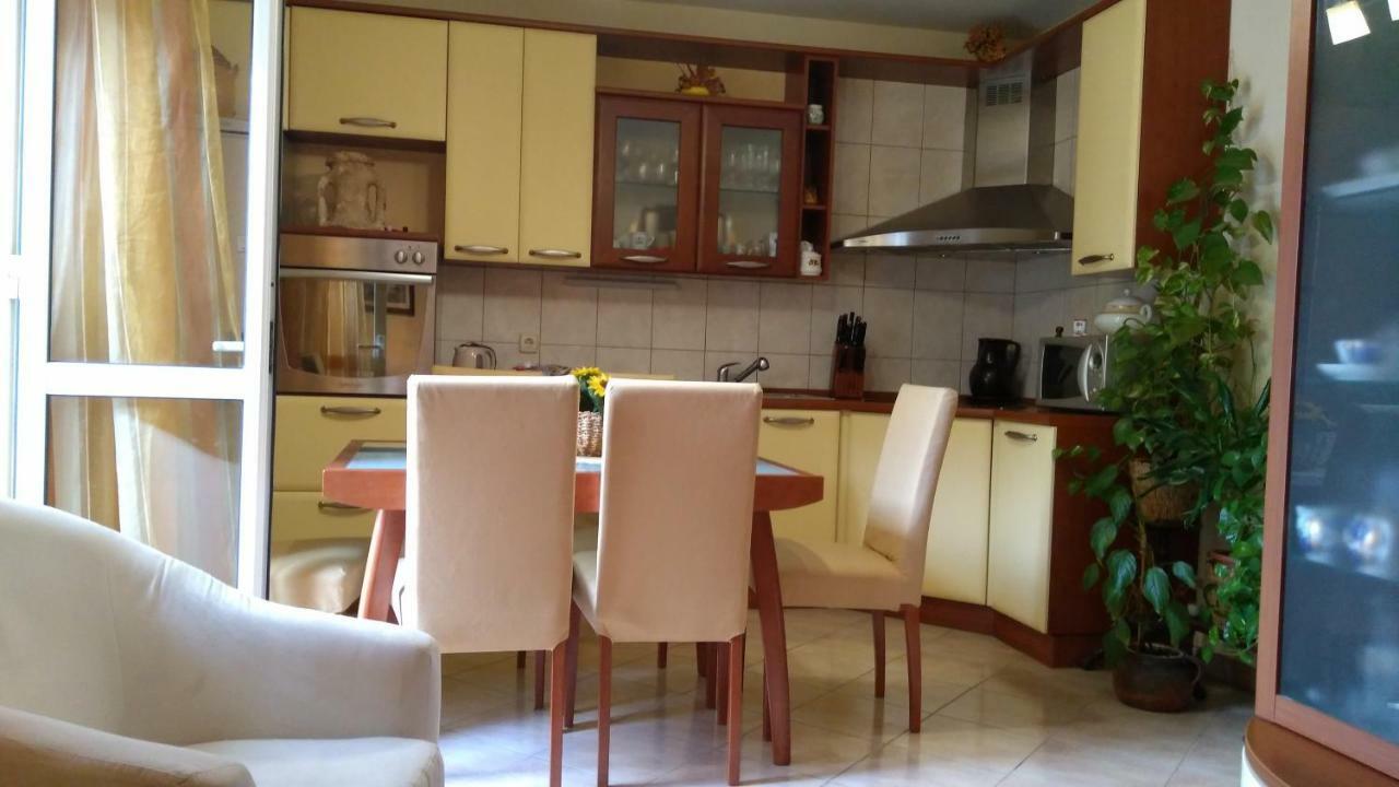 Apartment Tatjana Vis Bagian luar foto
