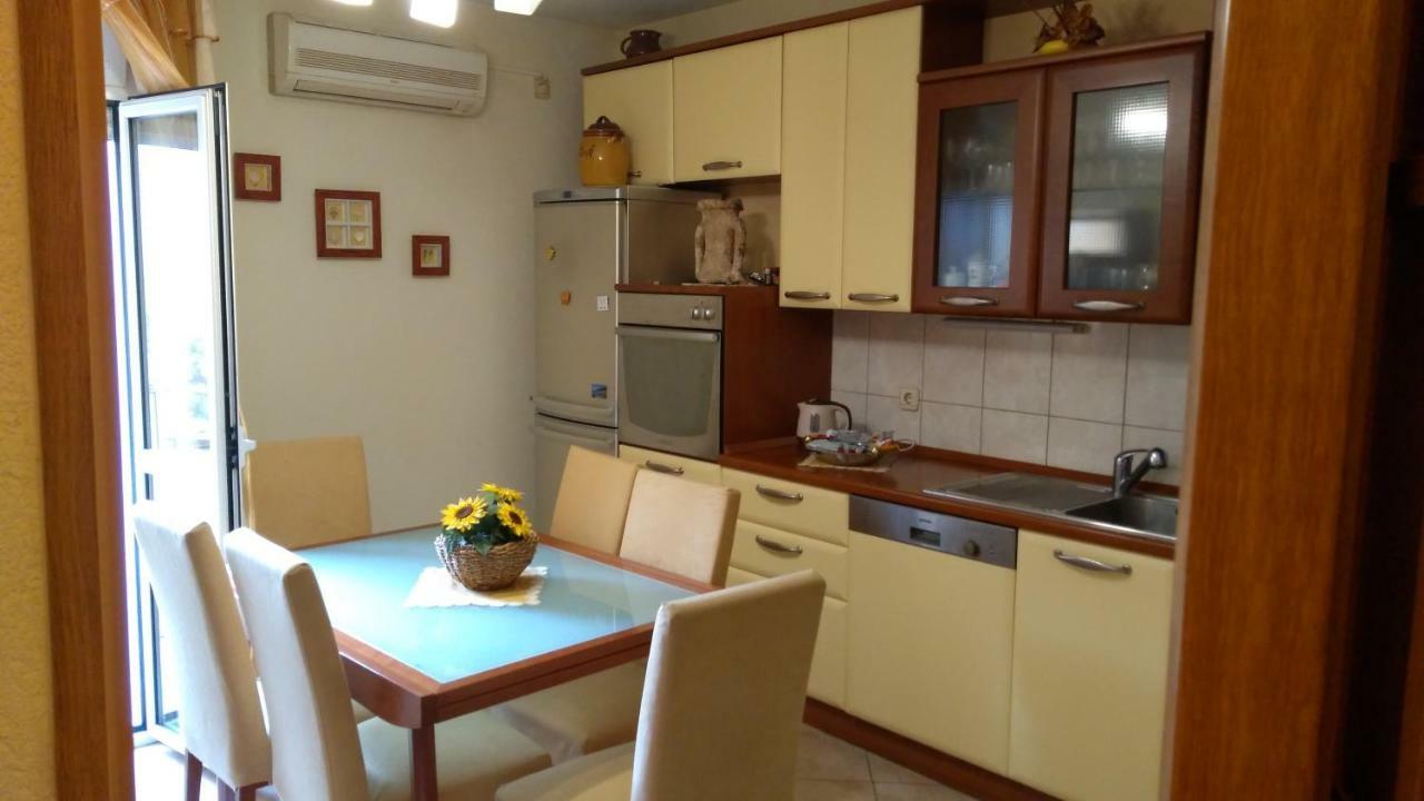 Apartment Tatjana Vis Bagian luar foto